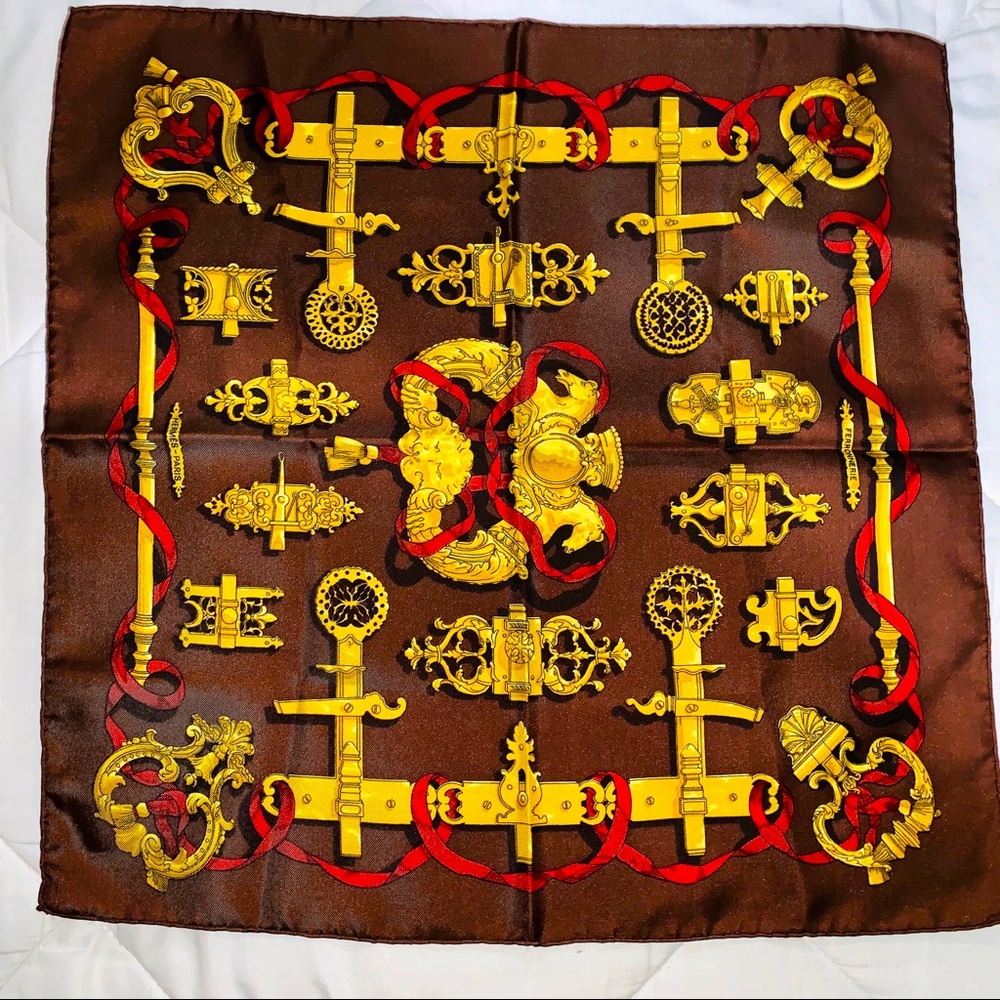SOLD Hermès | Ferronnerie Silk Scarf - Picture 3 of 9
